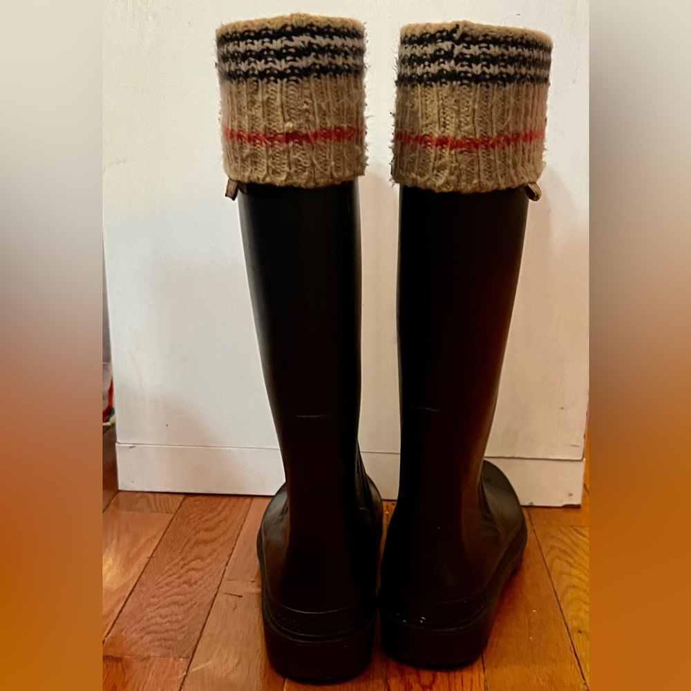 Burberry rain boots. Size 38. Color black. - Picture 2 of 3